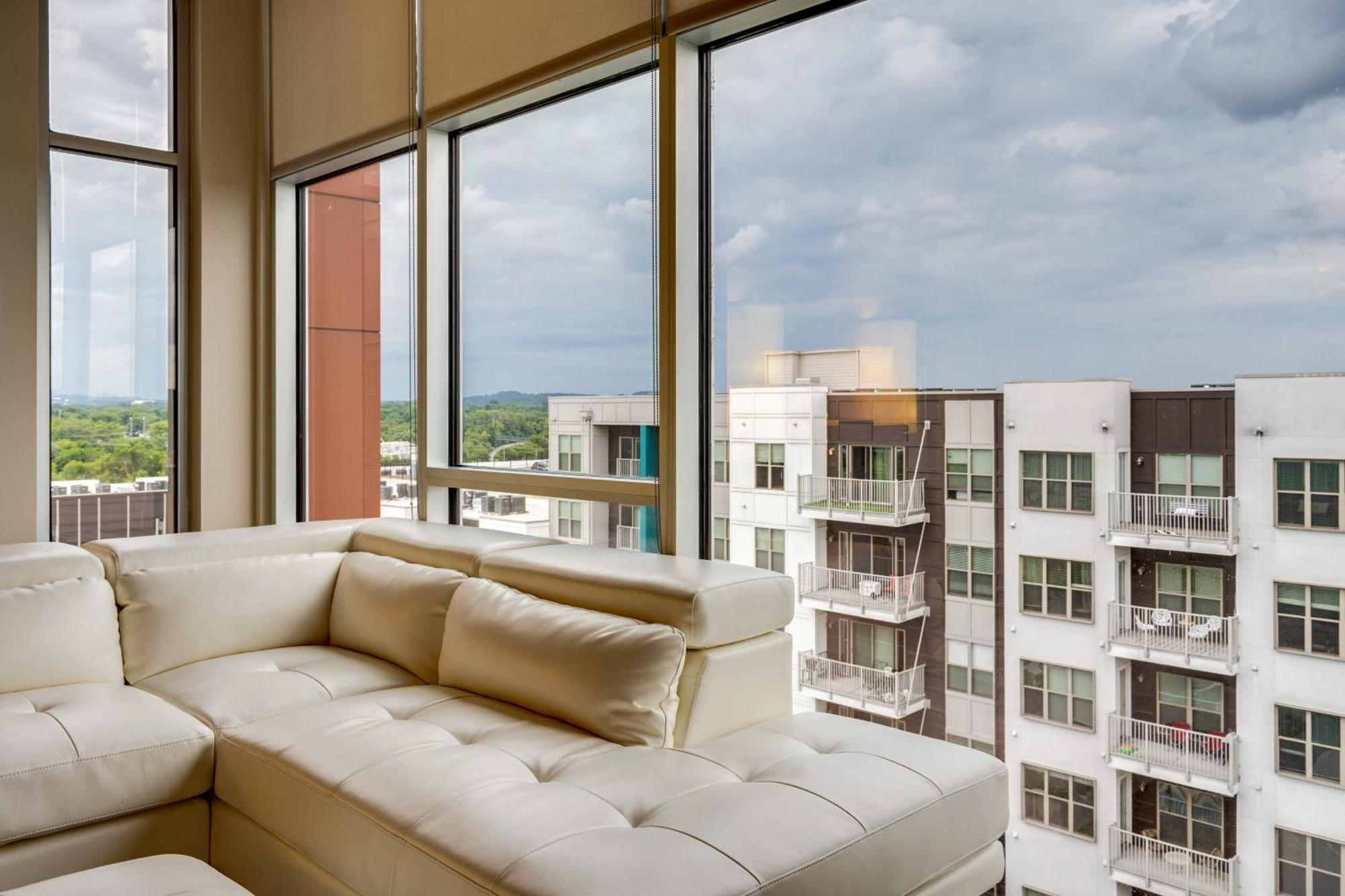 5m634- Floor Living 1br Holiday home *