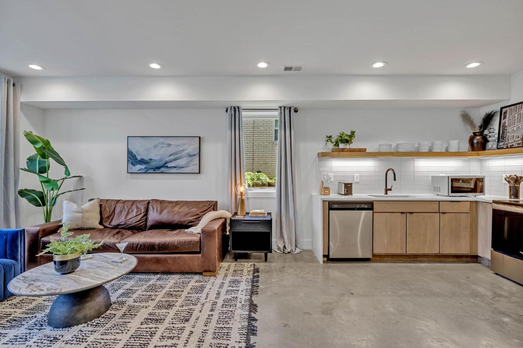 Enchant - Stunning Views - Modern Luxe Holiday home *