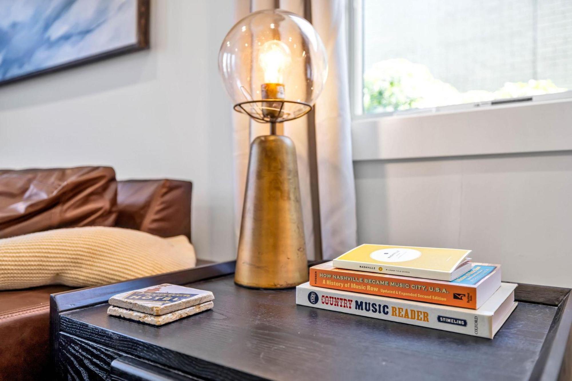 Enchant - Stunning Views - Modern Luxe Holiday home *