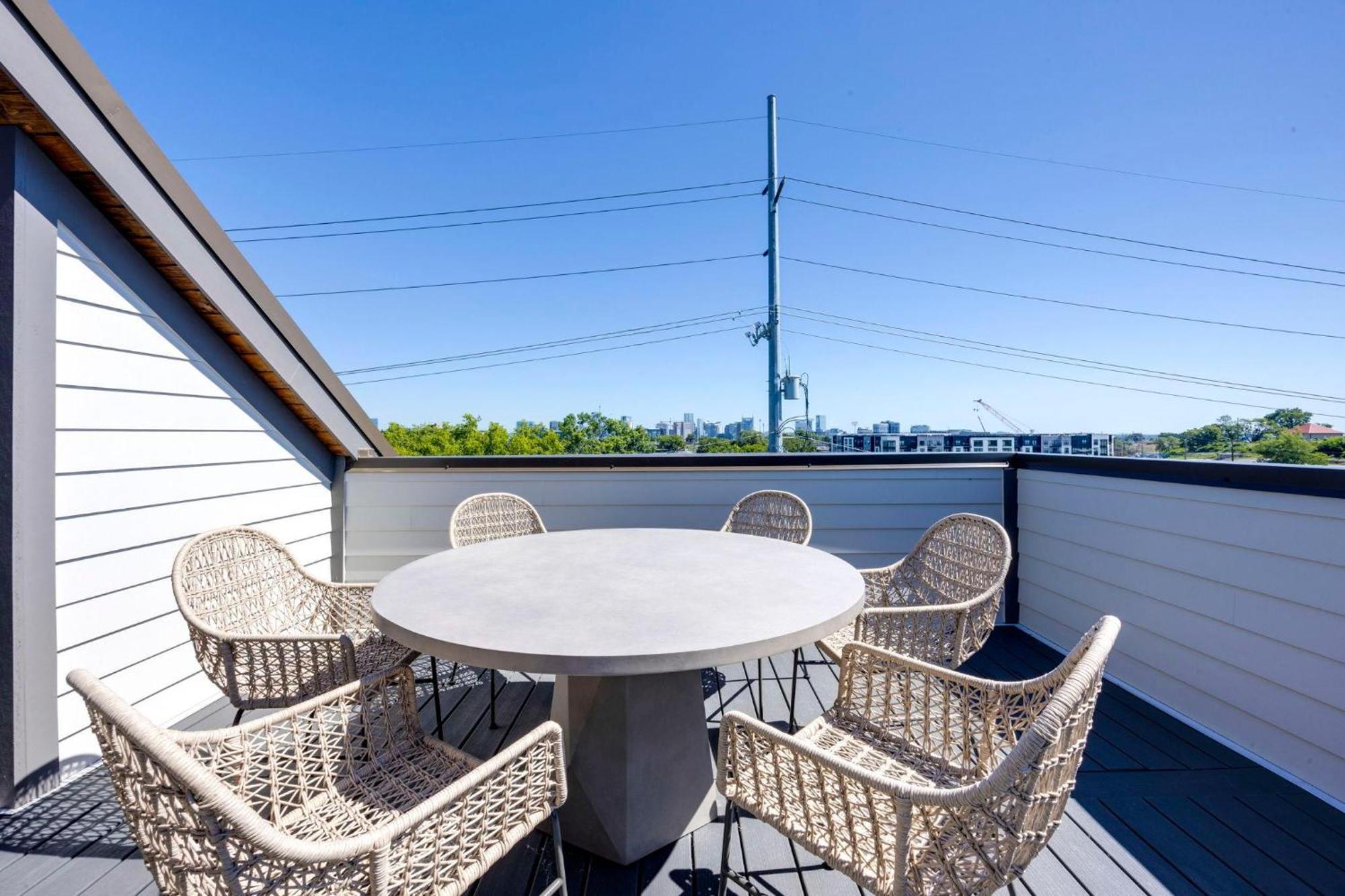 Enchant - Stunning Views - Modern Luxe