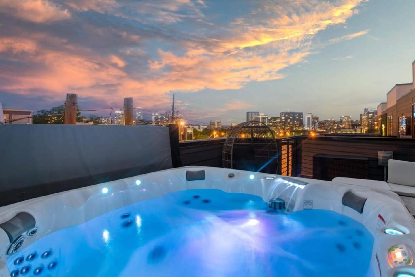 5 Star Pop House! Walk To Gulch Rooftop Hot Tub * Nashville