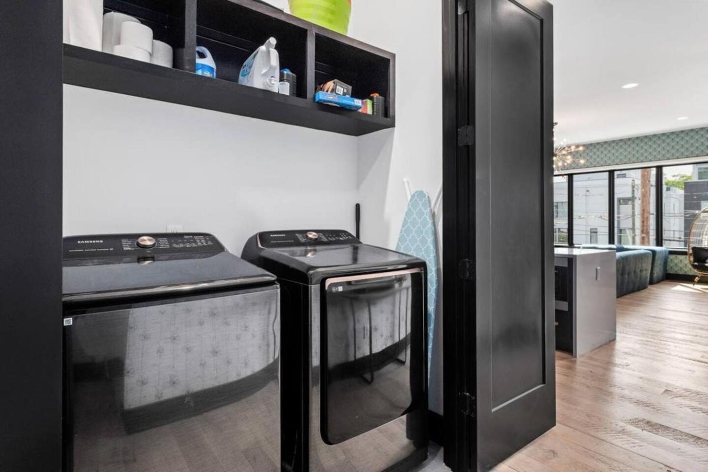 Holiday home 5 Star Pop House! Walk To Gulch Rooftop Hot Tub