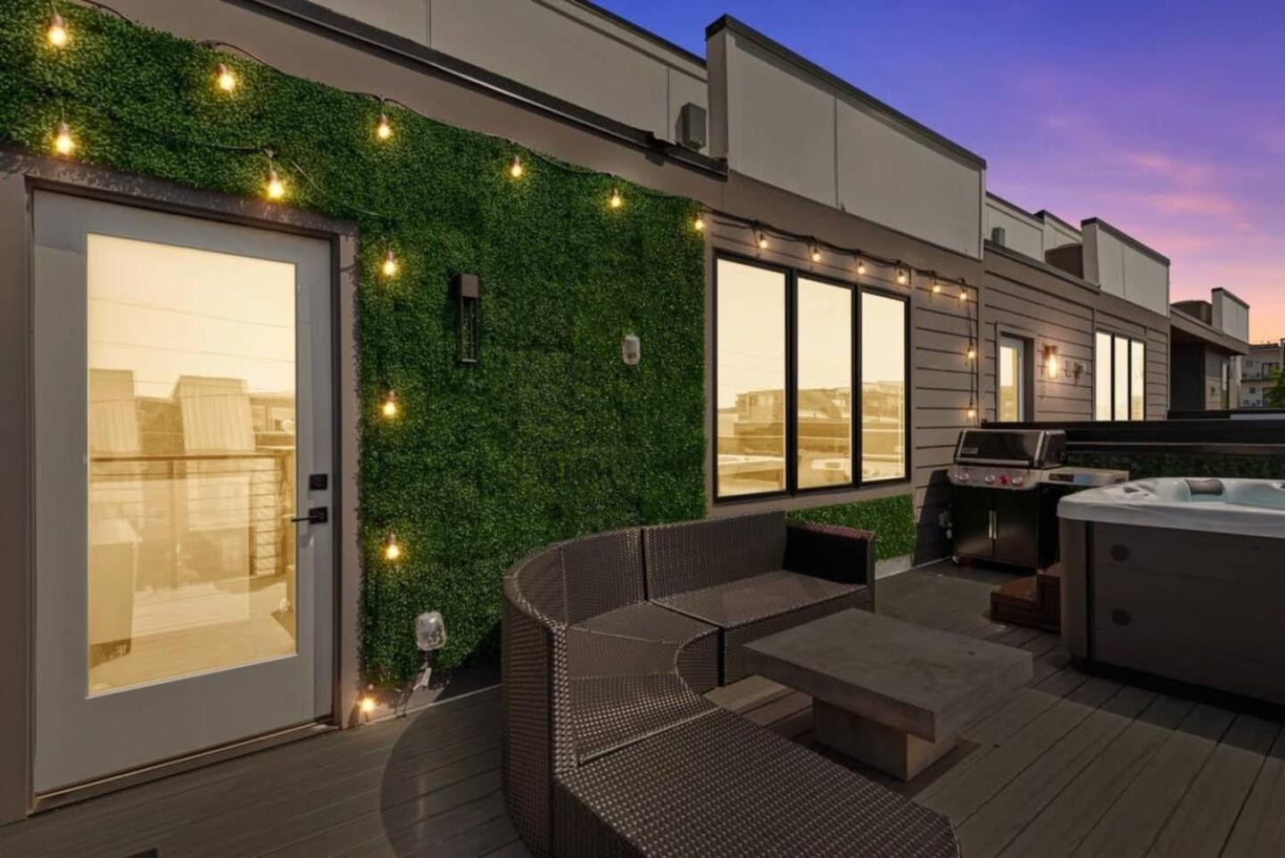 5 Star Pop House! Walk To Gulch Rooftop Hot Tub *