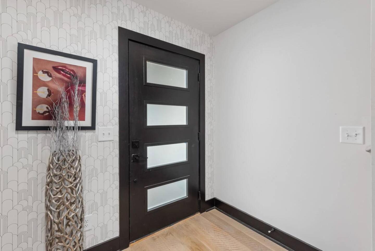5 Star Pop House! Walk To Gulch Rooftop Hot Tub Holiday home