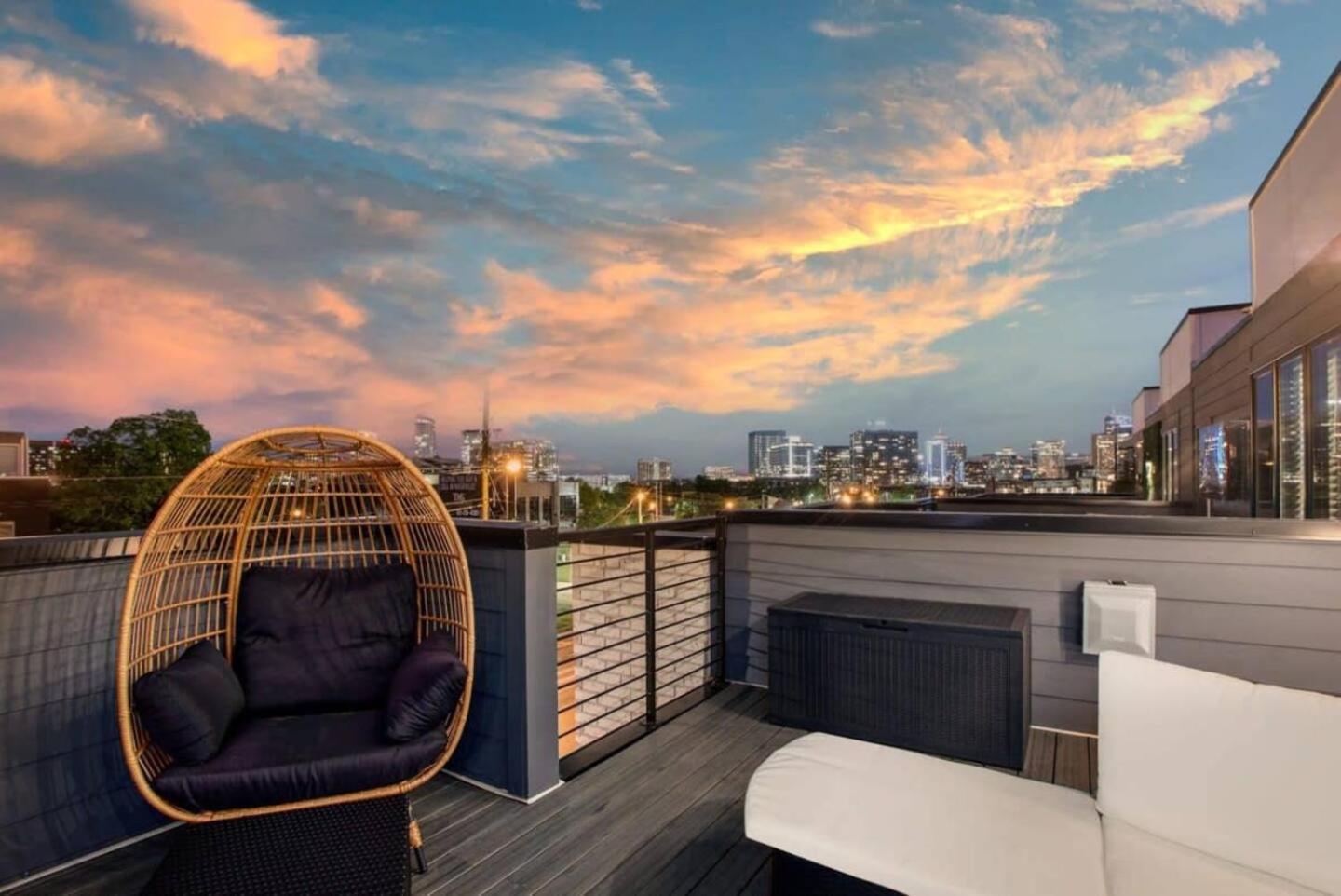 5 Star Pop House! Walk To Gulch Rooftop Hot Tub *