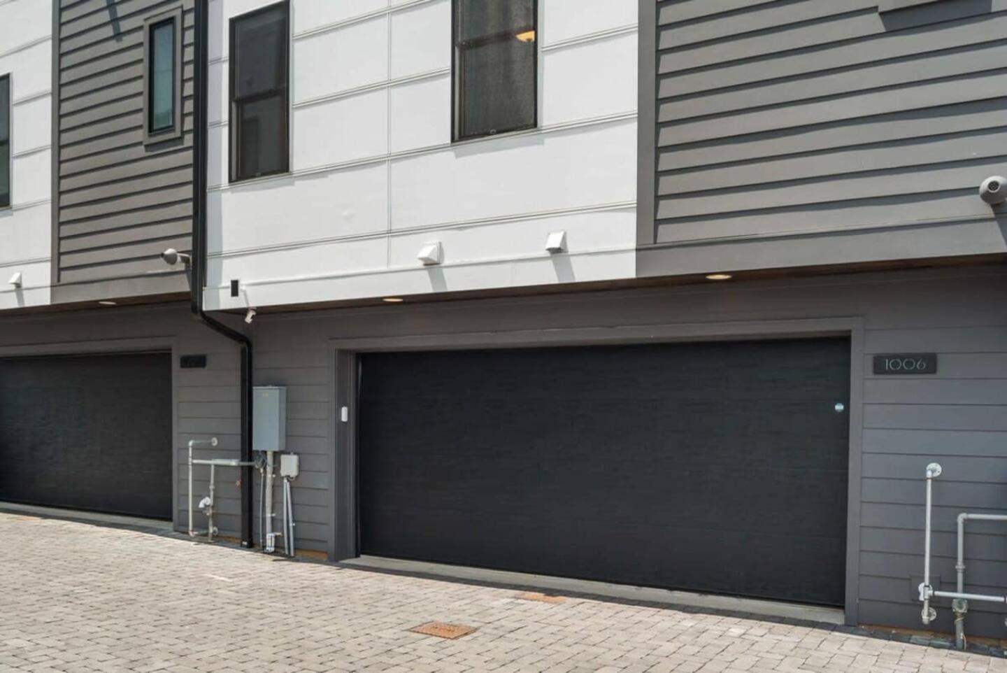 5 Star Pop House! Walk To Gulch Rooftop Hot Tub Holiday home *