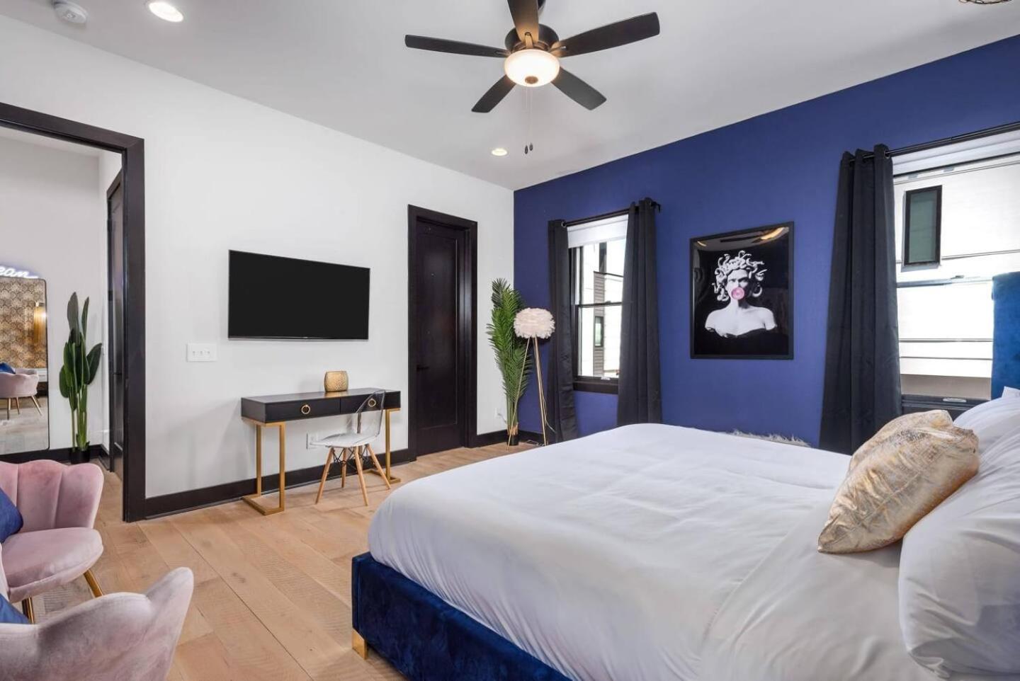 Holiday home 5 Star Pop House! Walk To Gulch Rooftop Hot Tub