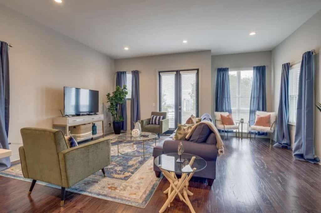 Gorgeous 2miles To Lower Broadway Holiday home *
