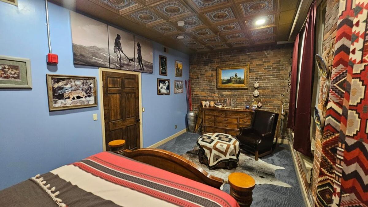 Broadway 4br 2bth 2500sf Art Gallery And Steam * Nashville