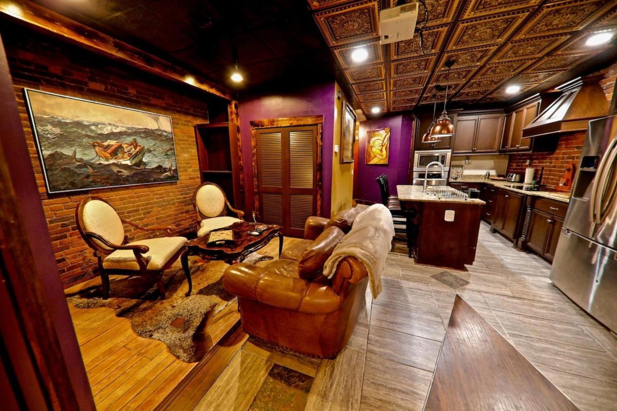Broadway 4br 2bth 2500sf Art Gallery And Steam Holiday home *