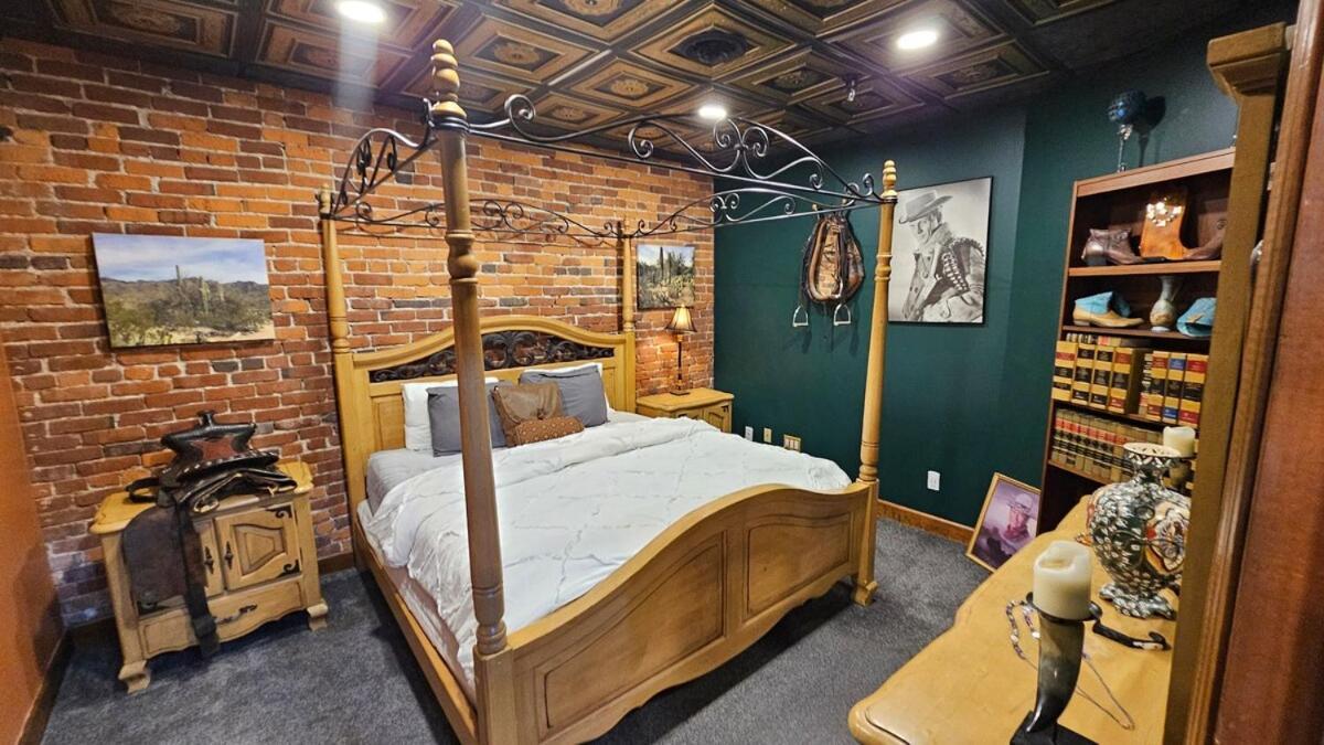 Broadway 4br 2bth 2500sf Art Gallery And Steam