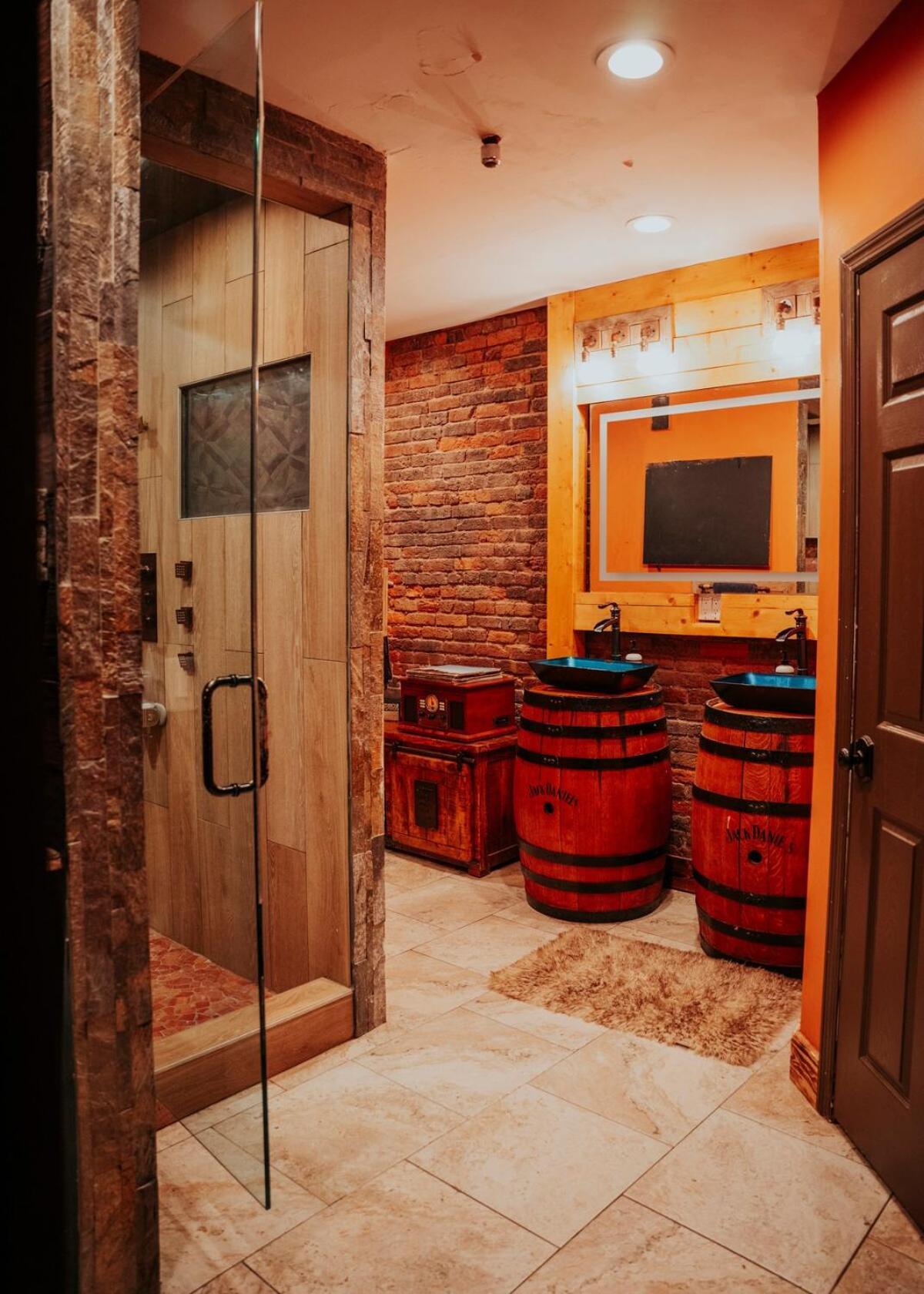 Broadway 4br 2bth 2500sf Art Gallery And Steam