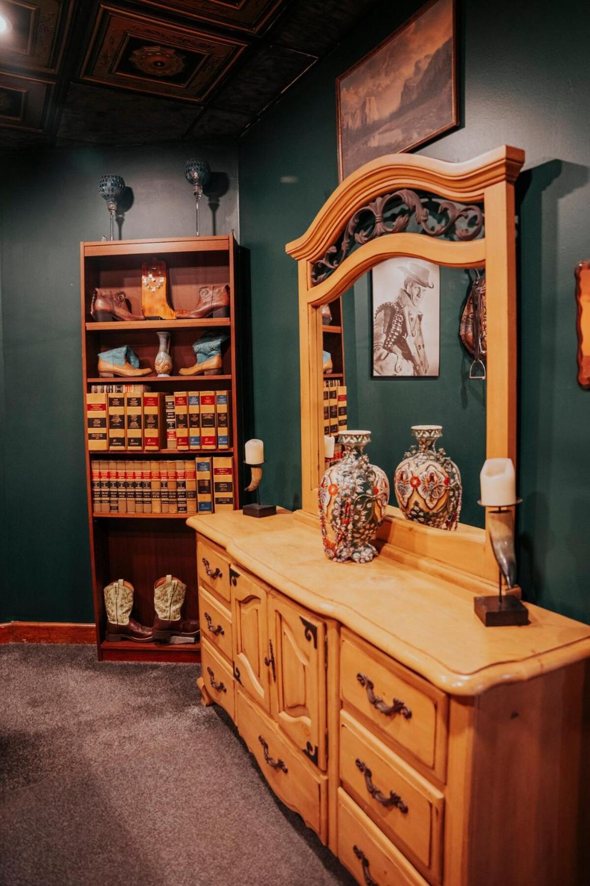 Broadway 4br 2bth 2500sf Art Gallery And Steam Holiday home *