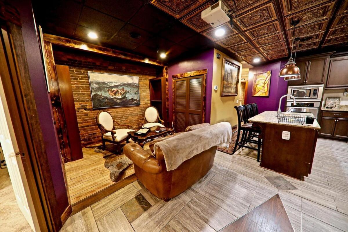 Broadway 4br 2bth 2500sf Art Gallery And Steam * Nashville