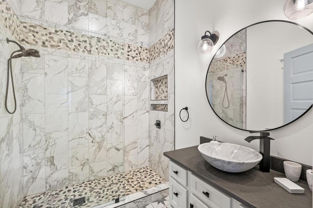 Stunning Close To Downtown And Bdwy