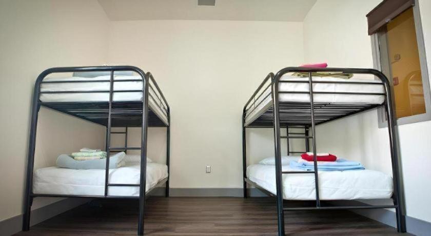 Hostel Downtown - Adults Only *