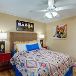 Charming Nashville Home Near Restaurants And Bars!