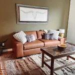 Rustic Chic - Boutique Luxe Stay Near Broadway