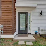 10 Percent Off New Home Downtown Sleeps 8