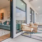 Stylish Downtown Condo W/ Pool & Parking