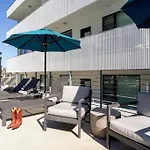 Stylish Downtown Condo W/ Pool & Parking