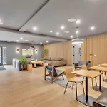 Hyve -Tropical Peach -Walk To Broadway - Pool&Gym!
