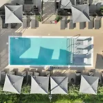 Hyve -Tropical Peach -Walk To Broadway - Pool&Gym!