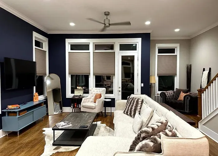 The Color Chord L 3Br In East Nashville With Rooftop Hot Tub
