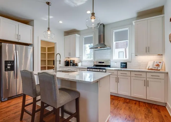 10 Percent Off New Home Downtown Sleeps 8