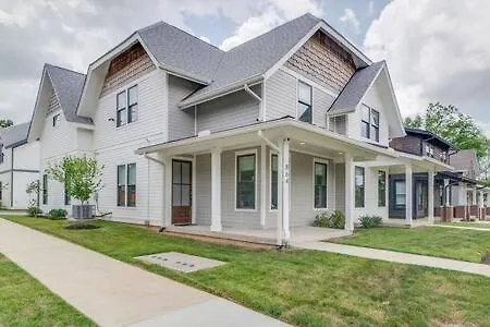 Comfy East Nashville Home For 10