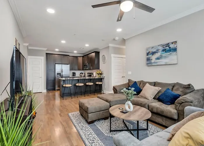 Modern Nations Condo - Walkable - 5 Mi Downtown