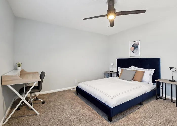 Brentwood P4 I Cozy & Comfy I 2Bd 15 Bth