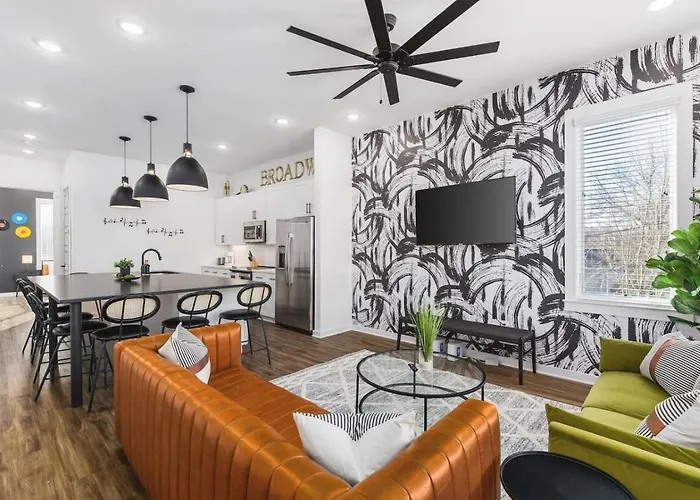 Two Adjacent Homes Sleeps 24 Only 3 Miles To Broadway