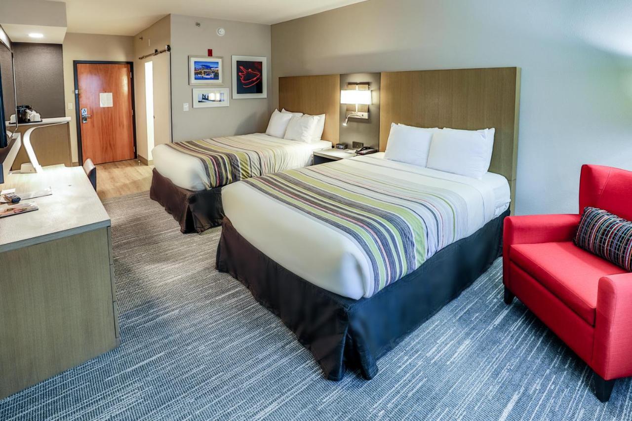 Country & By Radisson Airport Tn