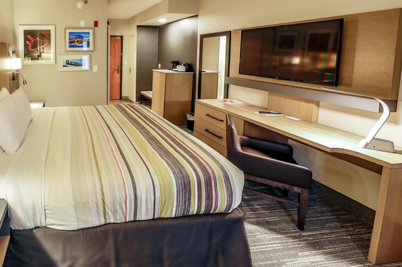 Country & By Radisson Airport Tn 3*