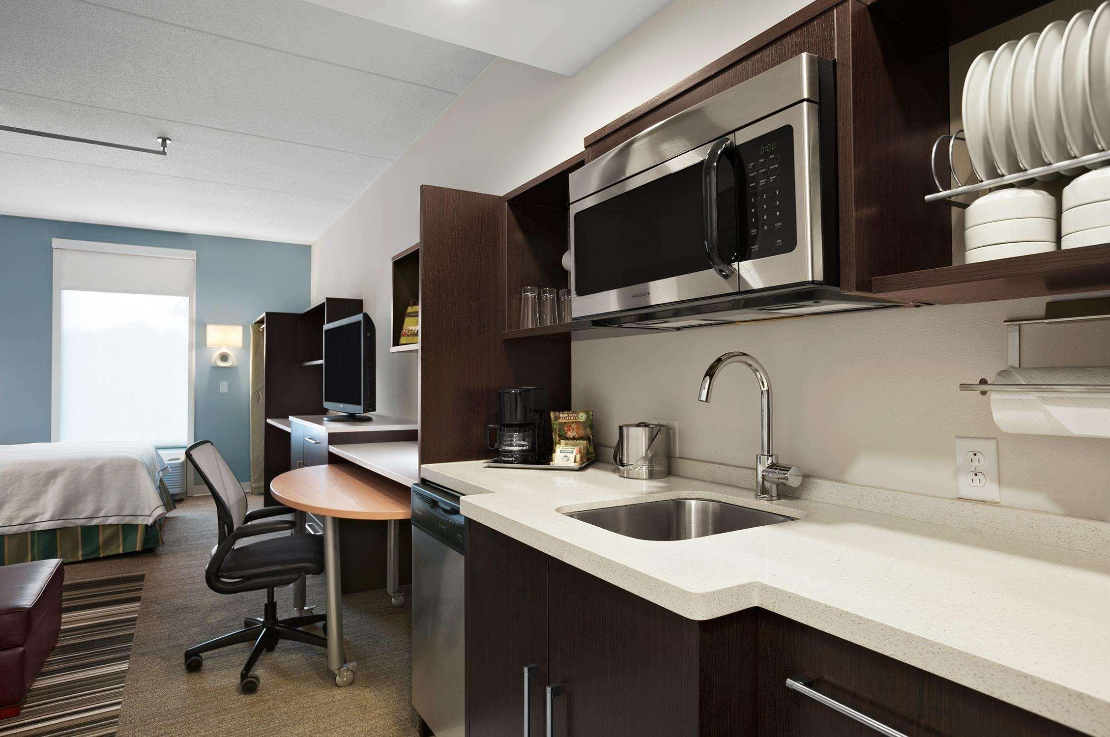 Hotel Home2 Airport 3*