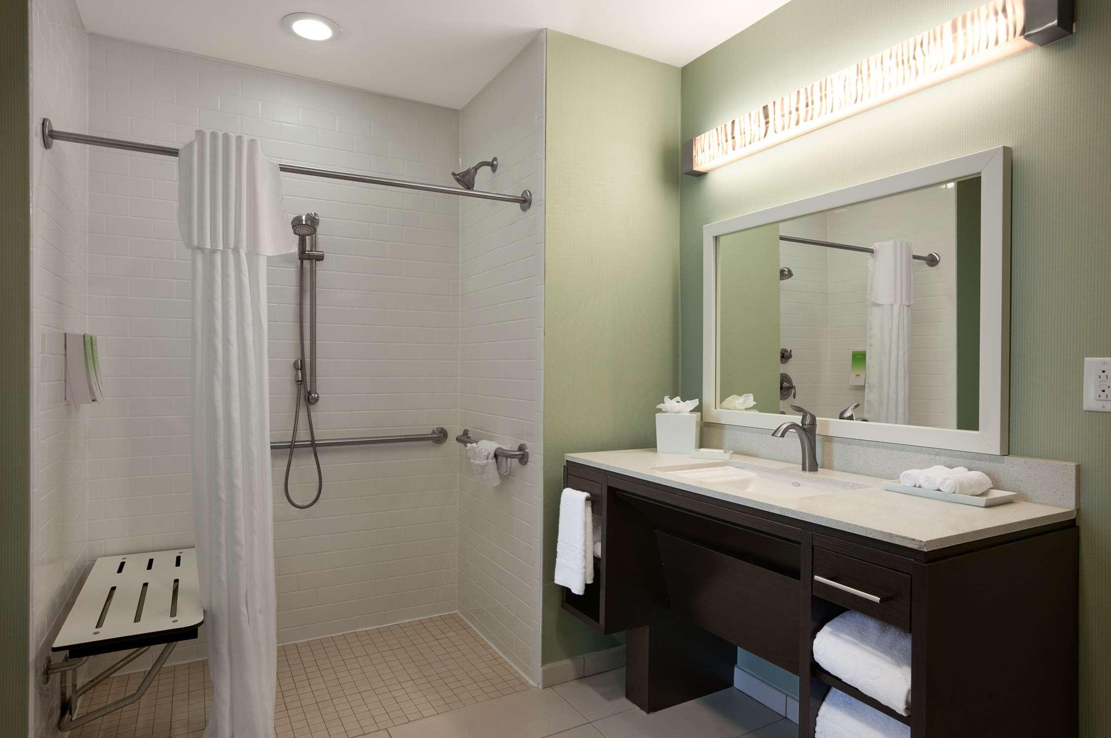 Home2 Airport Hotel 3*