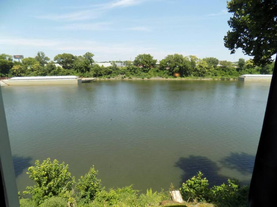 New Listing! Gorgeous Downtown Walk To On The River #3 Aparthotel *