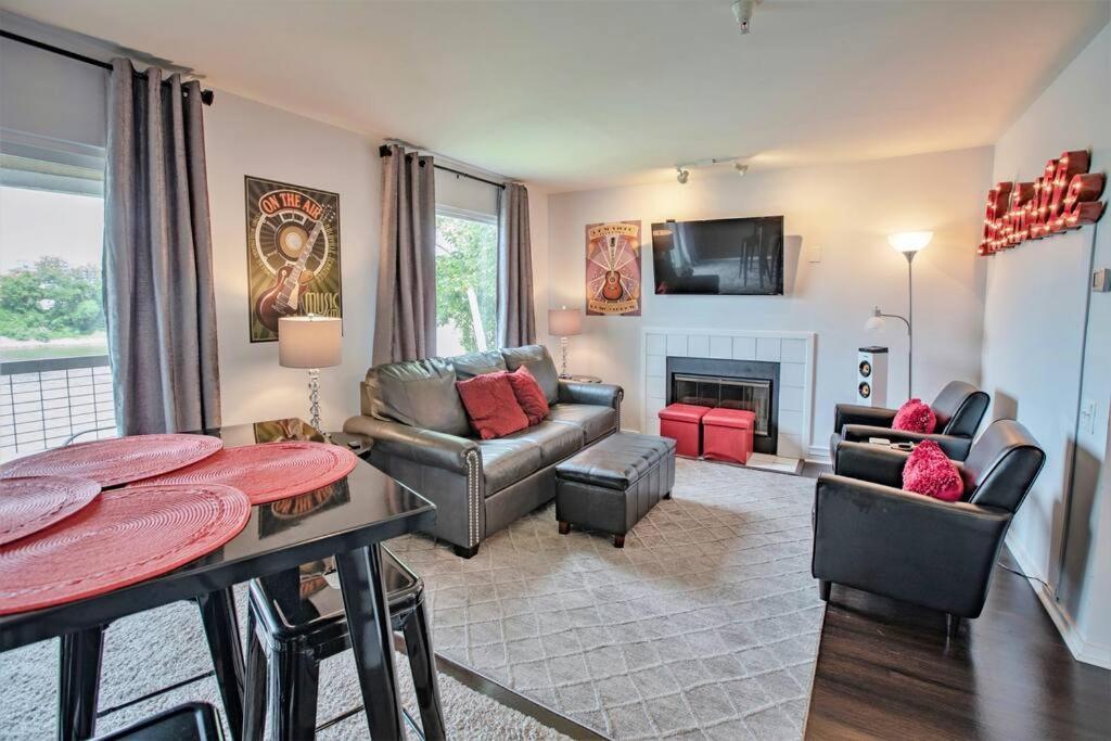 New Listing! Gorgeous Downtown Walk To On The River #3 * Nashville