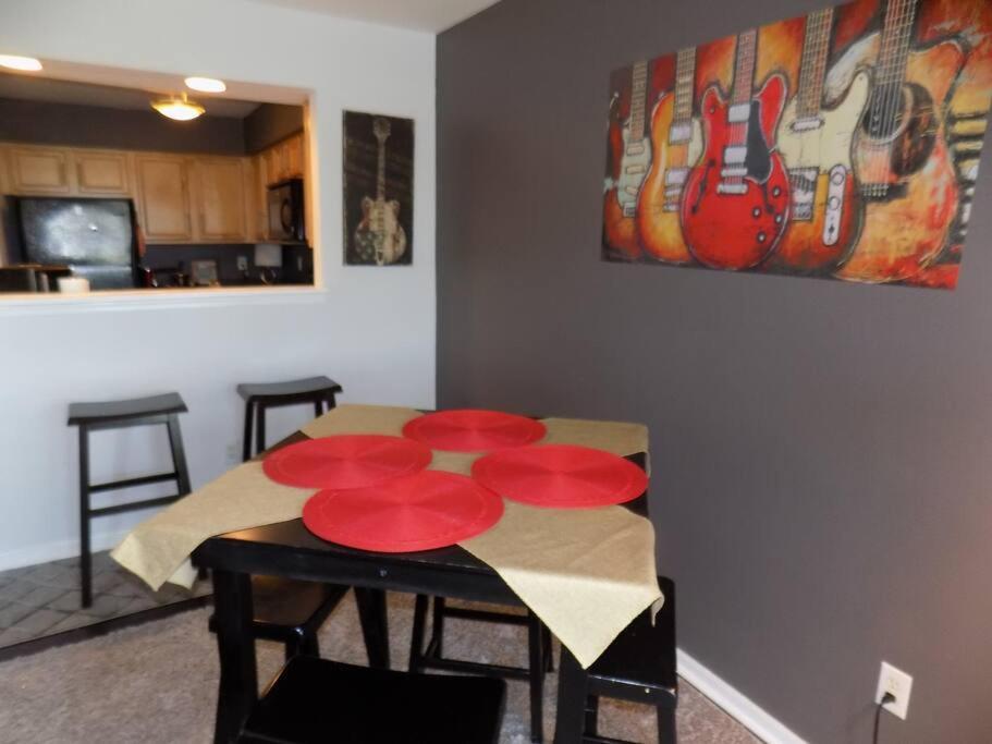 New Listing! Gorgeous Downtown Walk To On The River #3