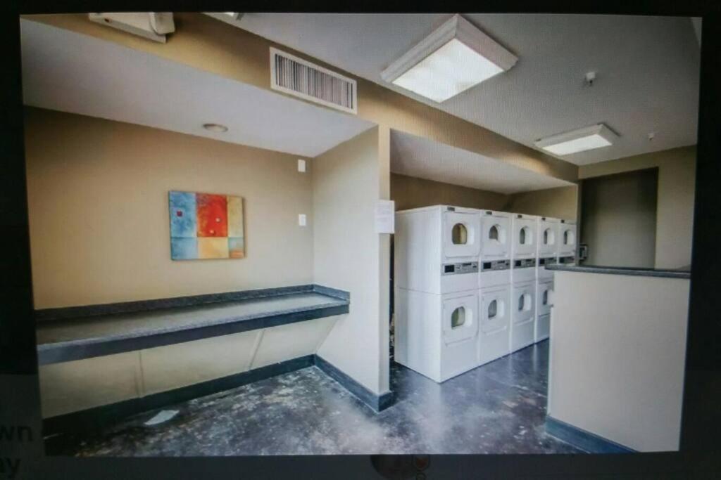 Aparthotel New Listing! Gorgeous Downtown Walk To On The River #3