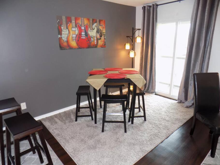New Listing! Gorgeous Downtown Walk To On The River #3 Aparthotel *