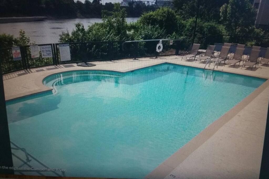 New Listing! Gorgeous Downtown Walk To On The River #3 Aparthotel