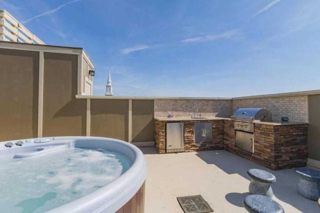 The Color Chord L 3br In East With Rooftop Hot Tub