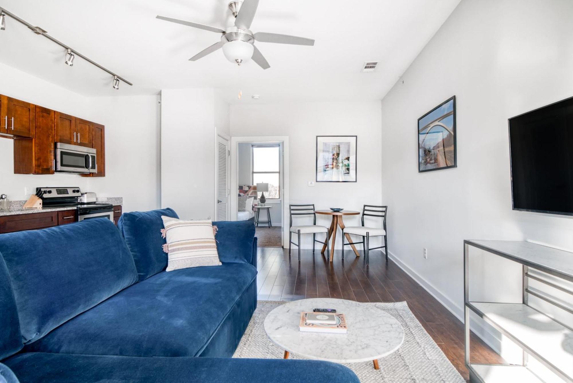 Cozysuites Music Row Bold 1br W Free Parking Apartment