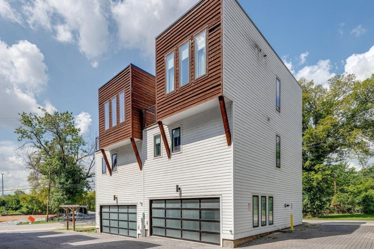 Holiday home 10 Percent Off New Downtown Sleeps 8