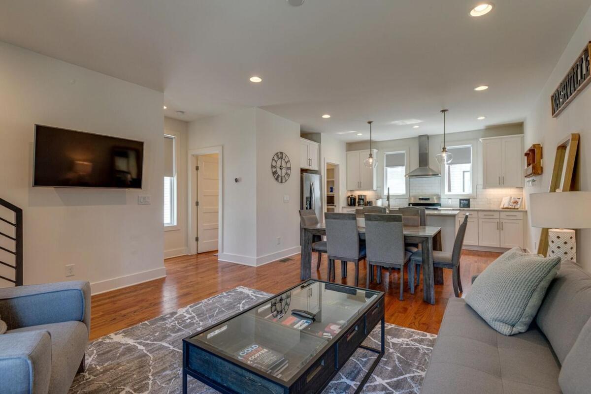 10 Percent Off New Downtown Sleeps 8 Holiday home
