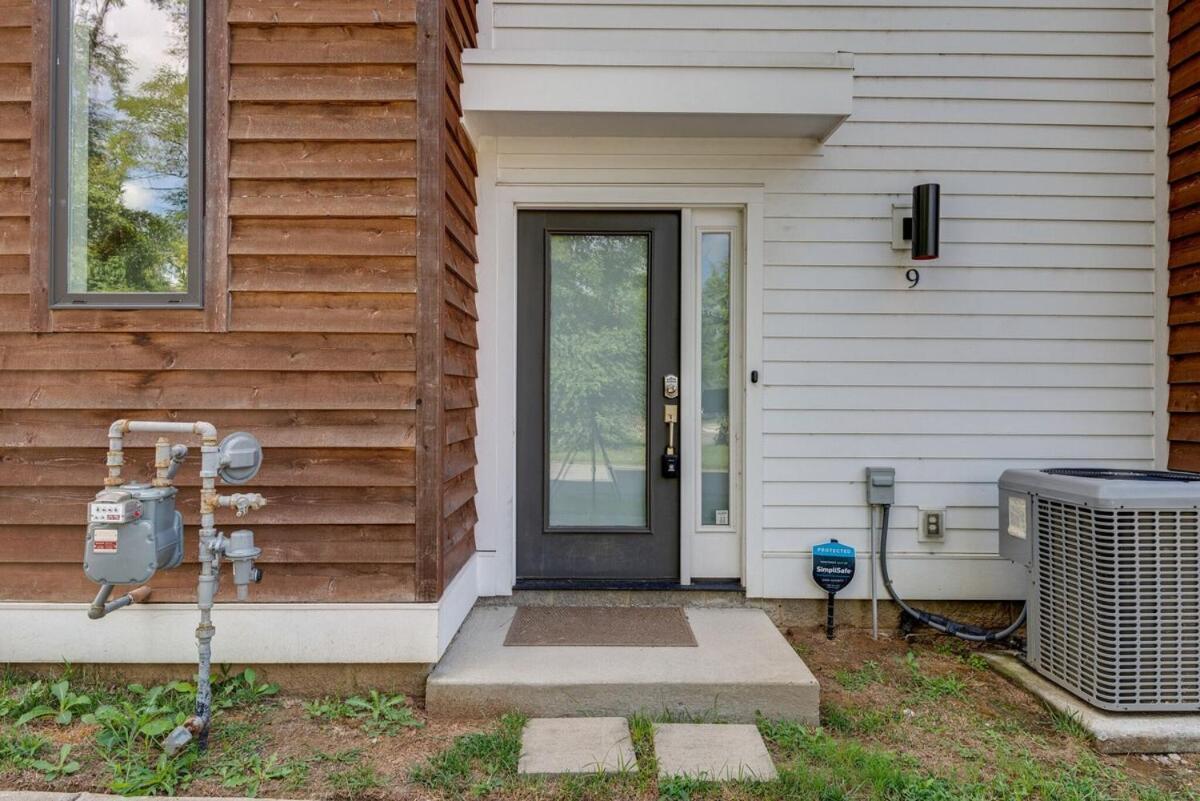 10 Percent Off New Downtown Sleeps 8 Holiday home *