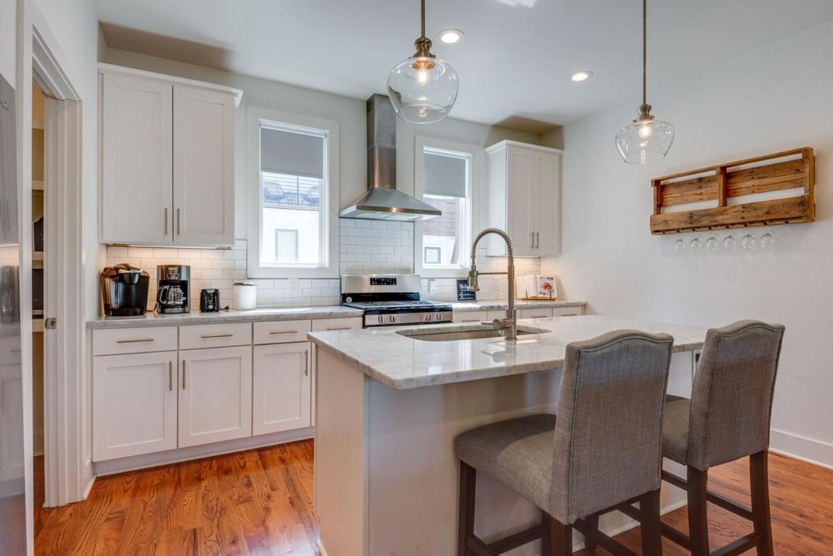 10 Percent Off New Downtown Sleeps 8 Holiday home Nashville