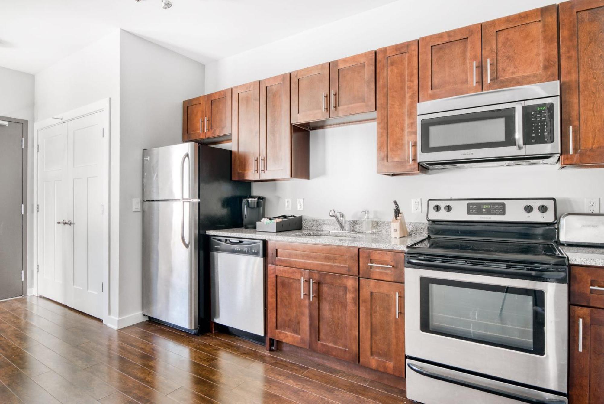 Cozysuites Music Row Bold 1br W Free Parking Apartment *
